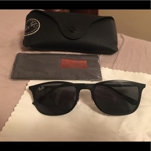 Black Ray-Bans